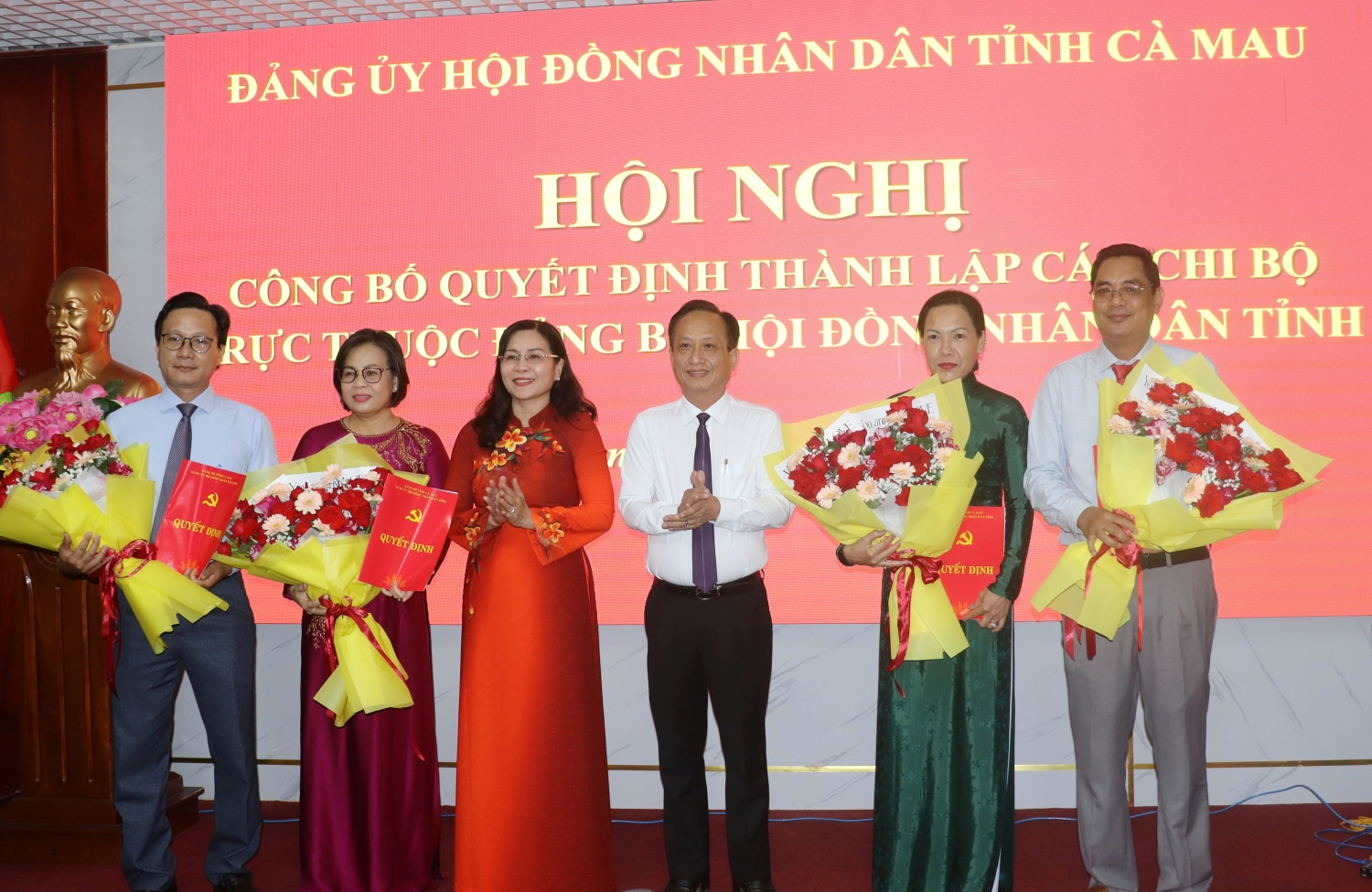 Đảng ủy HĐND tỉnh công bố quyết định thành lập 04 Chi bộ trực thuộc