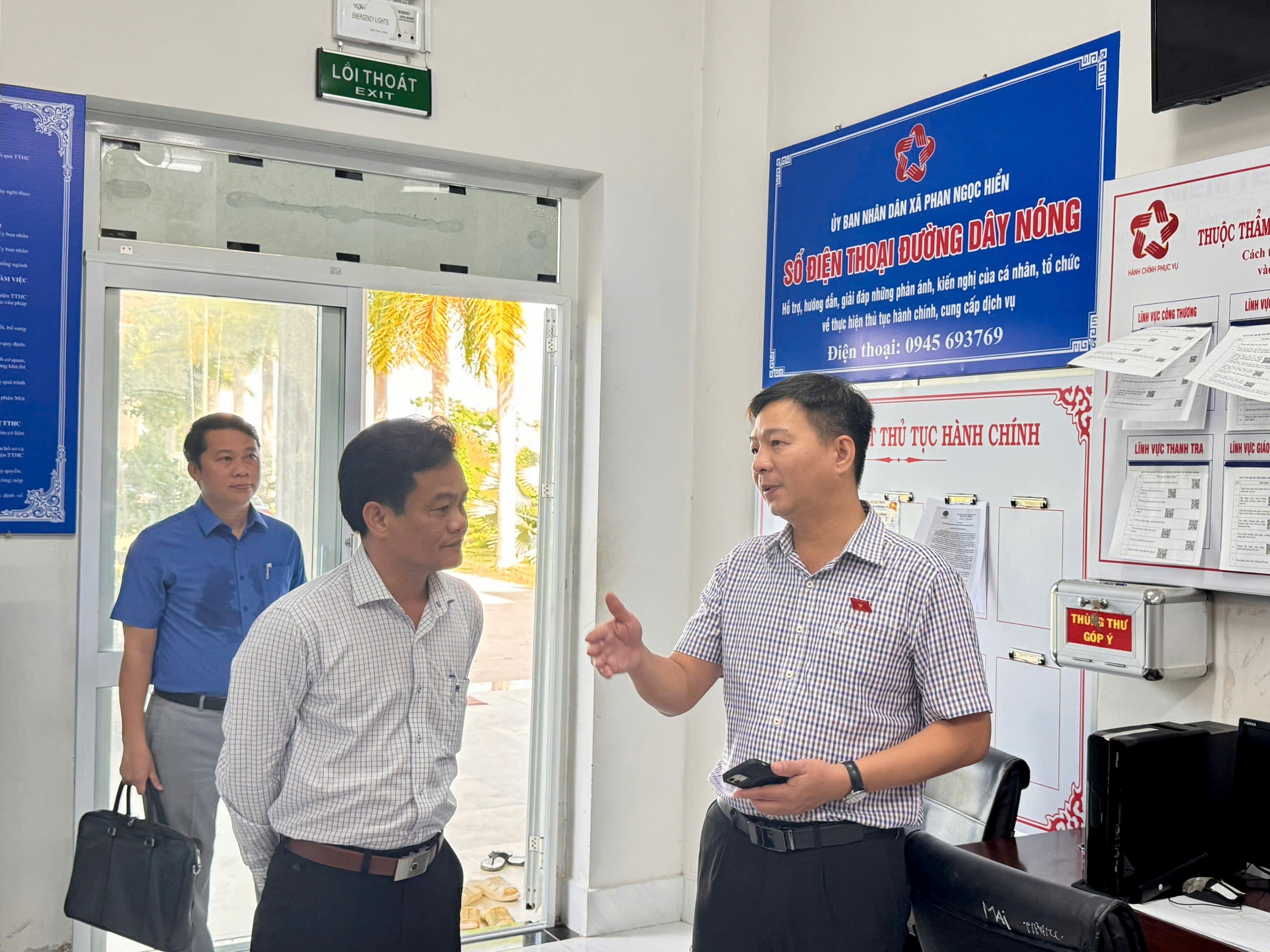 Khảo sát việc thực hiện phân cấp, phân quyền tại xã Phan Ngọc Hiển và phường Lý Văn Lâm