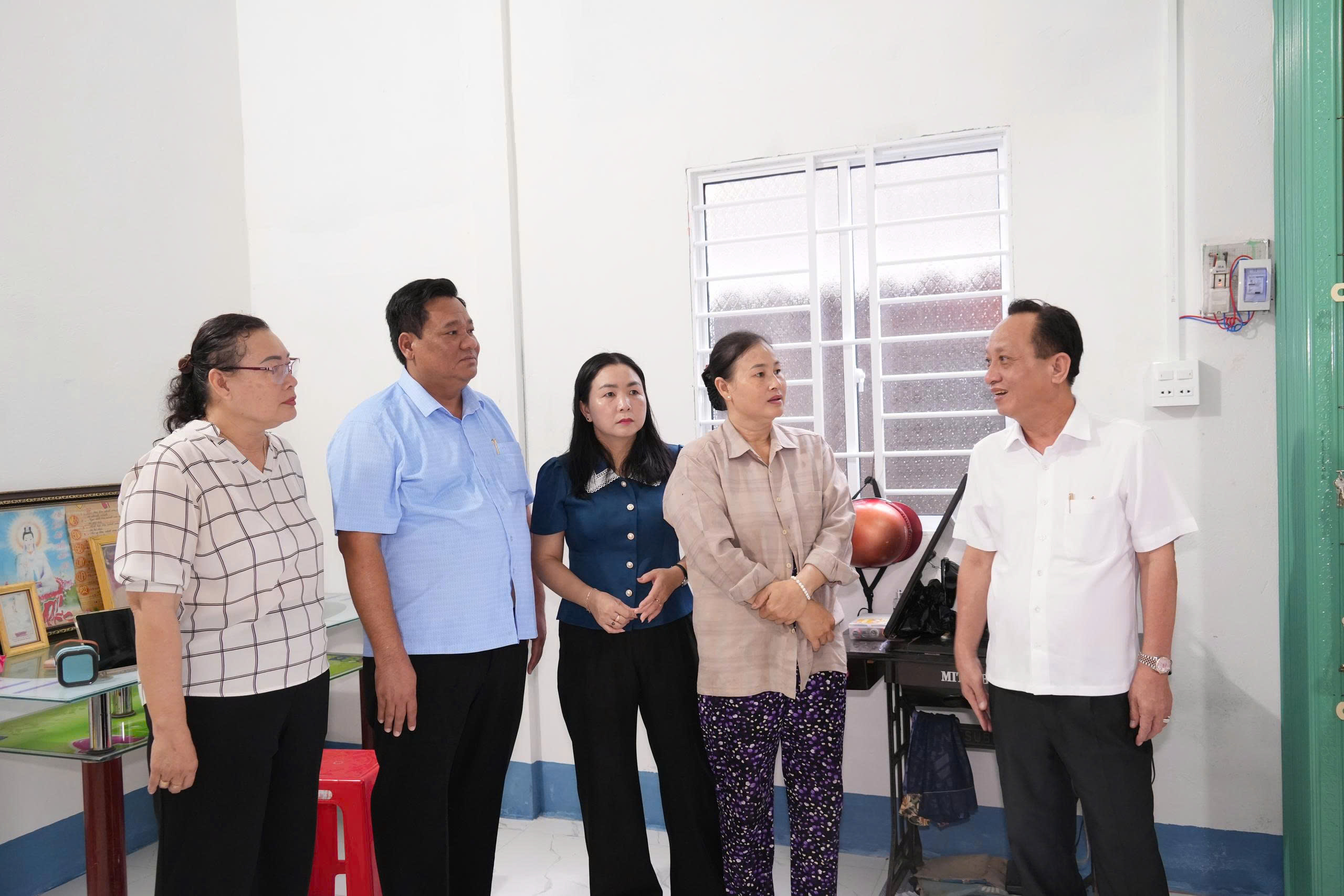 Phó Bí thư Tỉnh ủy, Chủ tịch HĐND tỉnh kiểm tra tiến độ xây dựng 1.000 căn nhà cho hộ gia đình có hoàn cảnh khó khăn