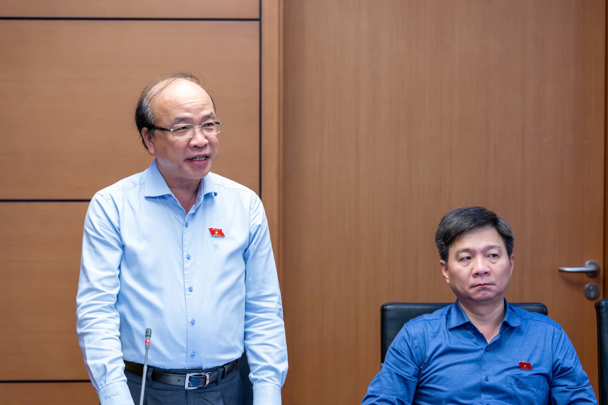 Đại biểu Quốc hội Đoàn ĐBQH tỉnh Cà Mau góp ý dự án Luật Dầu khí (sửa đổi), Luật sửa đổi, bổ sung một số điều của Luật Trách nhiệm bồi thường của Nhà nước và dự thảo Nghị quyết về cơ chế, chính sách đặc thù